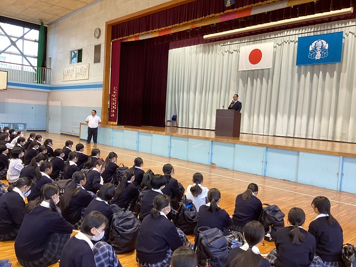 自然・歴史・文化に触れて　～第２学年アメリカハワイ修学旅行結団式～